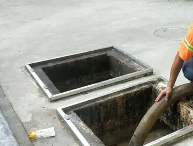 田阳化粪池清理
